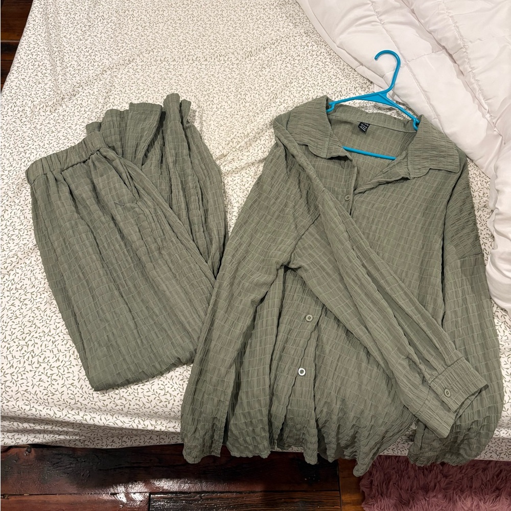 SHEIN Olive Green Textured Set
